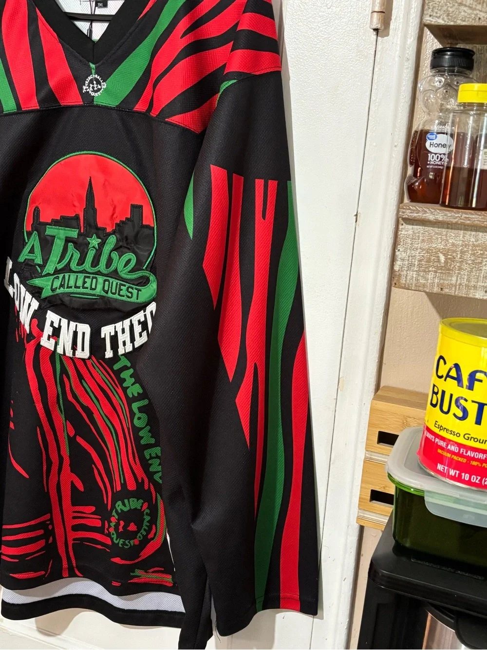 A Tribe Called Quest Low End Theory Men's Jersey - Black/Red/Green - Picture 8 of 16